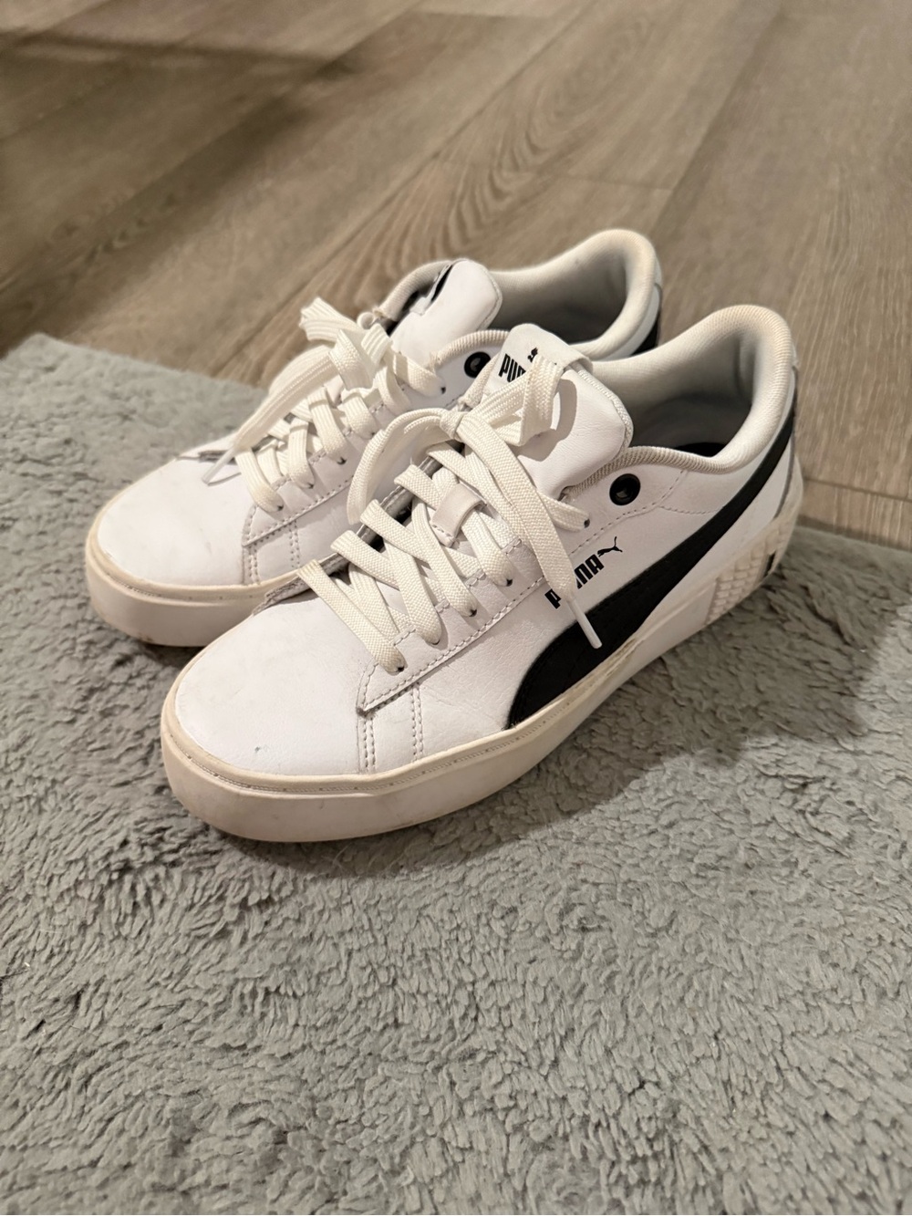 Puma Smash Platform Sneakers - Picture 2 of 9